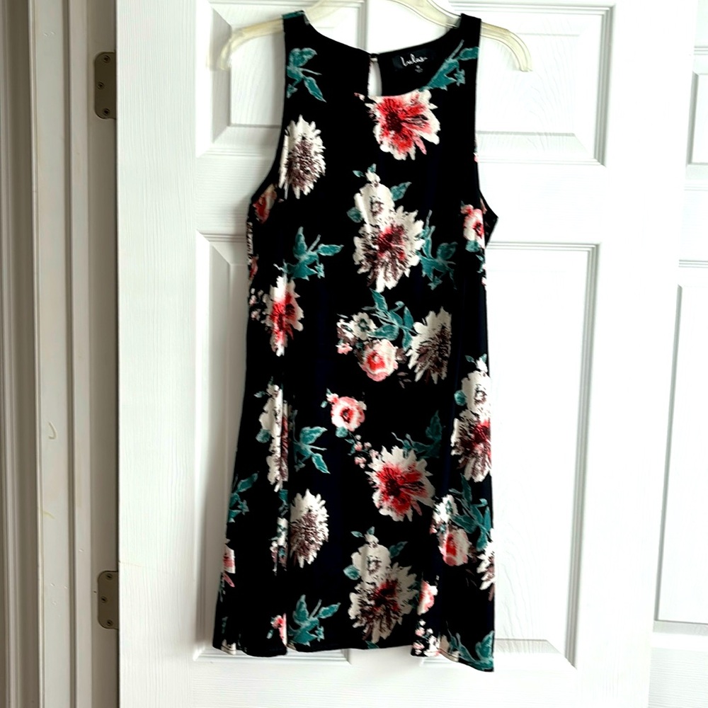 LULU’S SLEEVELESS DRESS-Black Floral Lined Dress in Size Medium